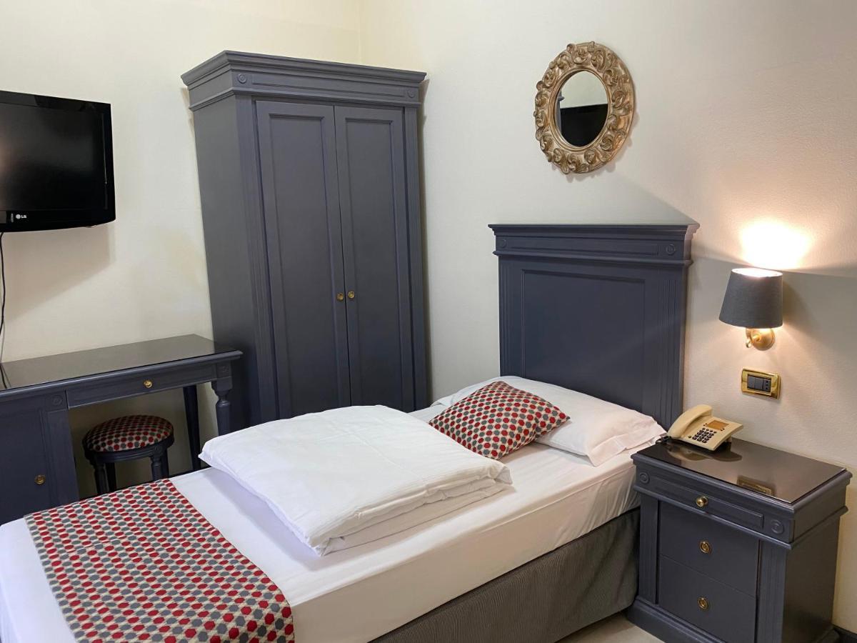 Hotel Estee ديسينسانو ديل غاردا المظهر الخارجي الصورة