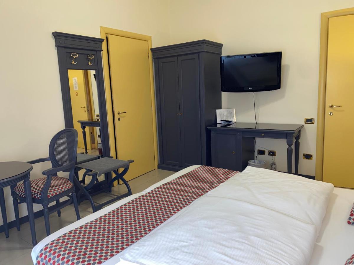 Hotel Estee ديسينسانو ديل غاردا المظهر الخارجي الصورة