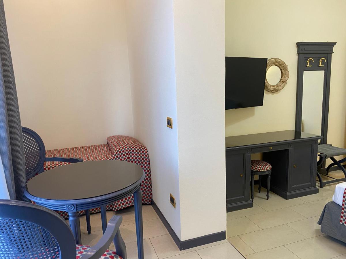 Hotel Estee ديسينسانو ديل غاردا المظهر الخارجي الصورة