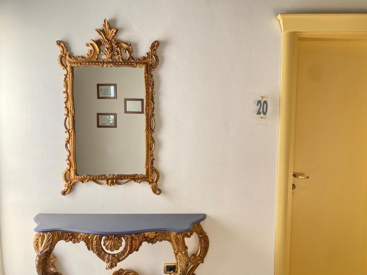 Hotel Estee ديسينسانو ديل غاردا المظهر الخارجي الصورة
