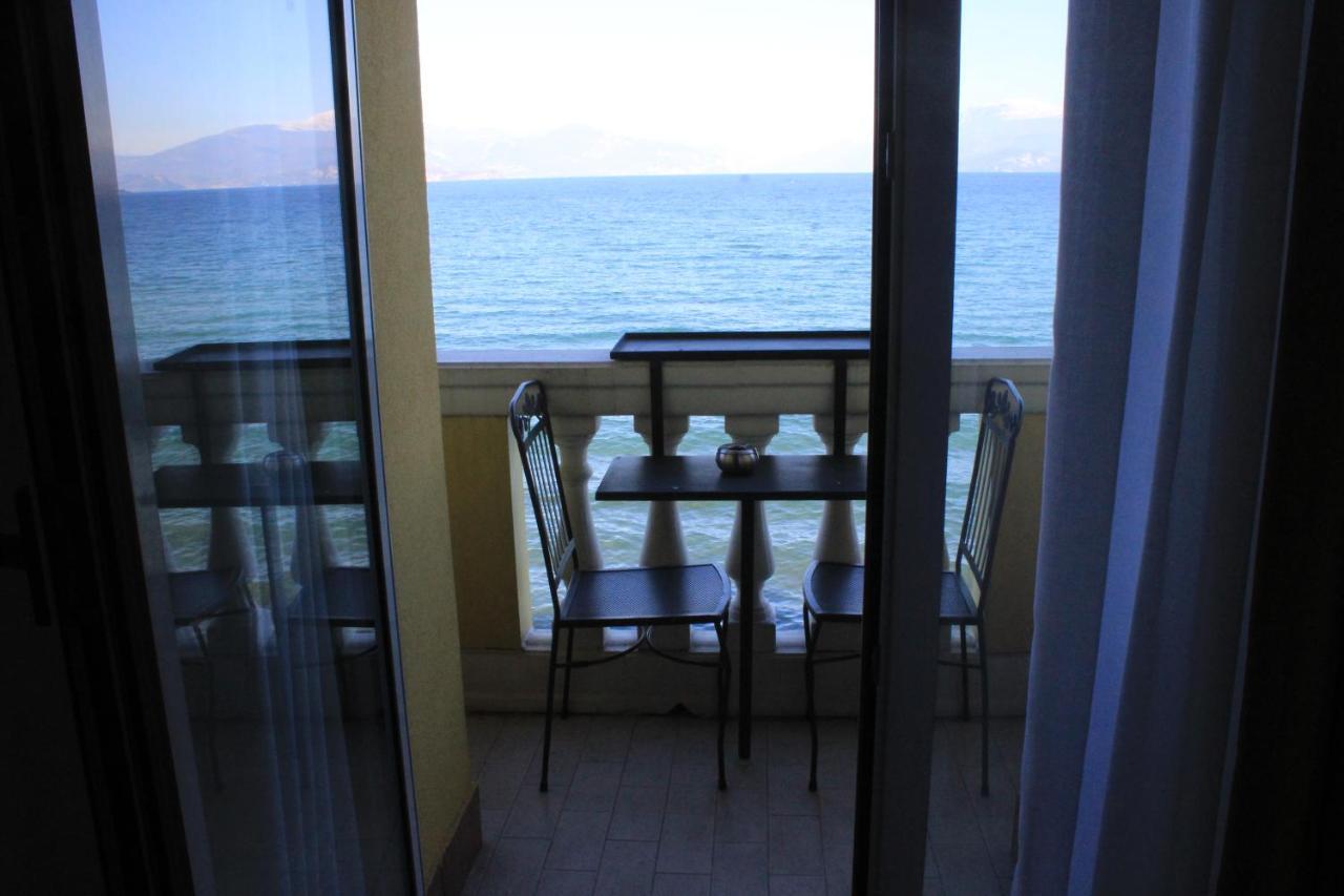 Hotel Estee ديسينسانو ديل غاردا المظهر الخارجي الصورة